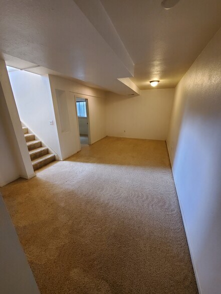 Building Photo - 831 Bitterbrush Ln
