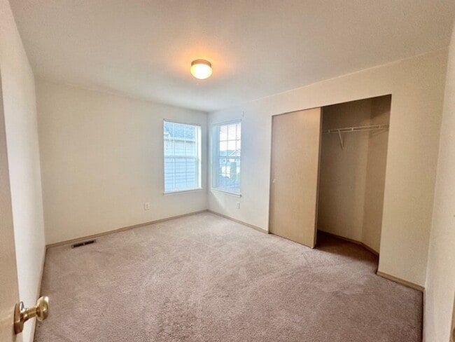 Building Photo - Roomy 4-Bedroom Home in Quiet Panther Lake Location