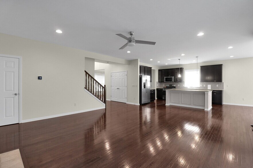 Building Photo - 6743 Palmetto Dr