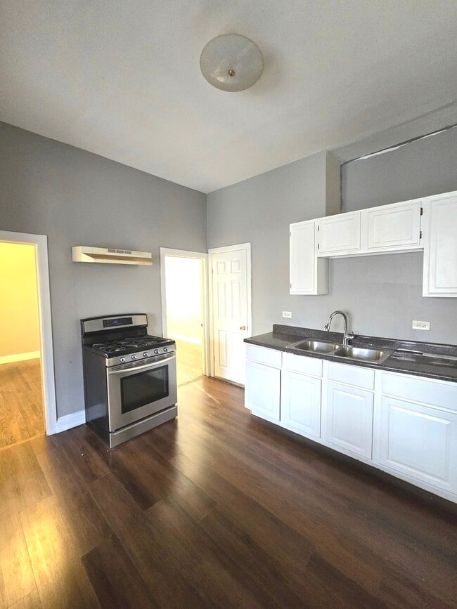 Building Photo - 253 W 118th St