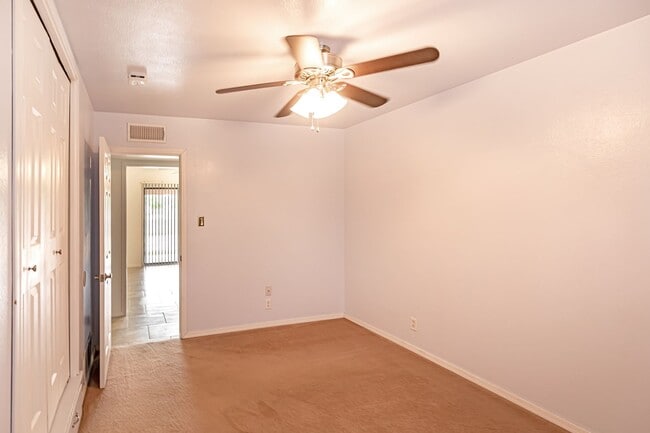 Building Photo - Beautiful Updated Home!