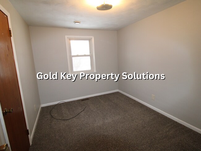 Building Photo - 3 Bedroom 1 Bath Brick Ranch Home w/ Fenced Backyard (SECTION 8 APPROVED)