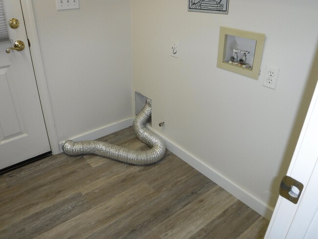 Building Photo - 1090 Gilliland Dr