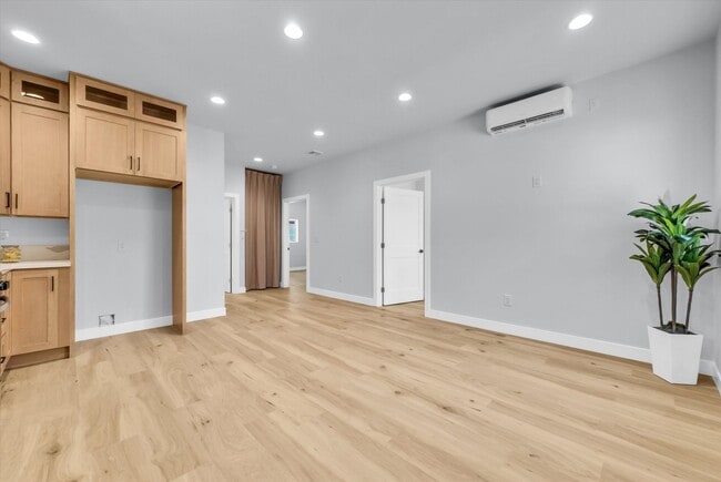 Building Photo - 114 N Cornell Ave