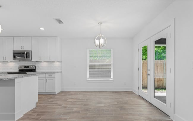 Building Photo - A beautiful 4 bedroom, 2 bathroom property...