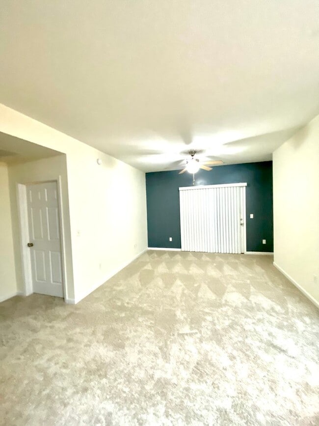 Building Photo - Super cute, clean 2 bedroom/2 full bathroom condo!