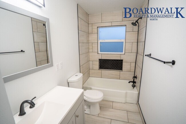 Building Photo - Newly Remodeled 3 Bedroom East of Harrison Blvd!