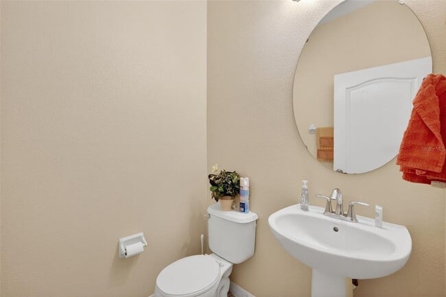 Building Photo - 1323 Priory Cir