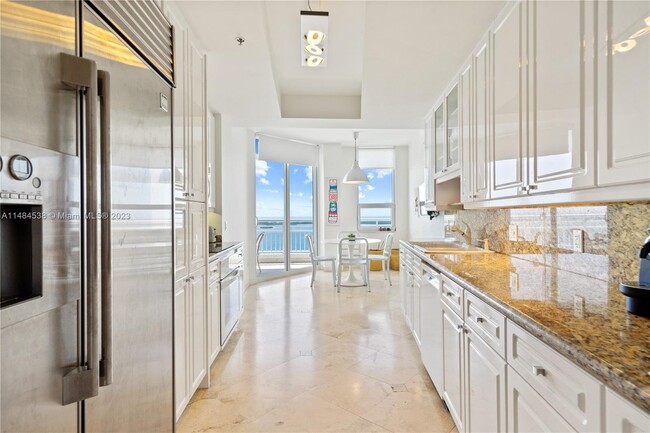 Building Photo - 808 Brickell Key Dr