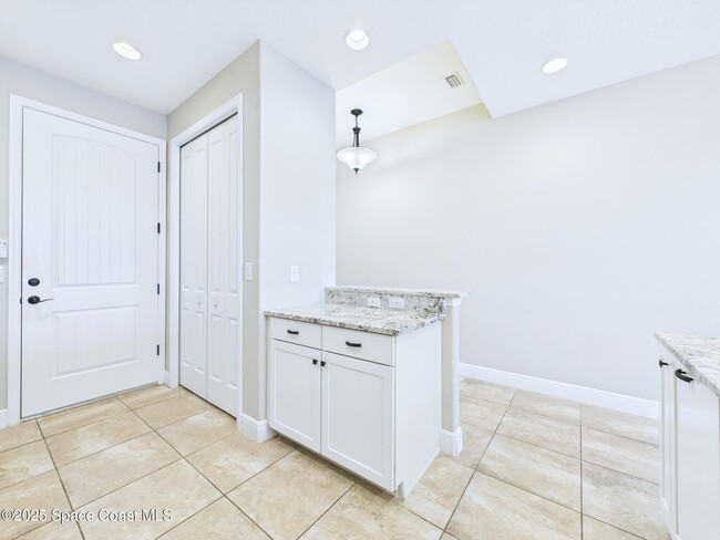 Building Photo - 2703 Trasona Dr