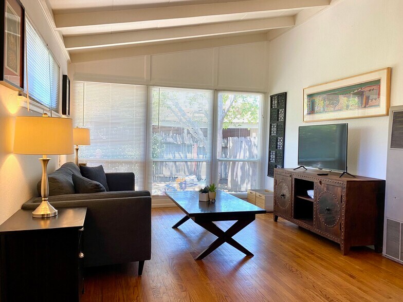 Building Photo - 251 El Carmelo Ave