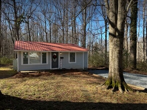 Building Photo - Cozy 2 Bedroom 1 Bath Home in Mooresville!