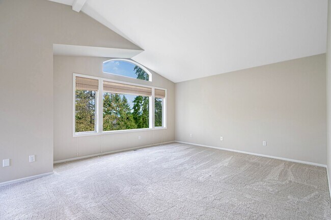 Building Photo - Spacious 5 Bedroom 3 Bath Home w/ 3-Car Garage and New Updates!