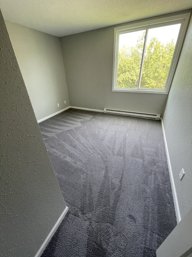 Building Photo - Beautiful Newly Remodeled 2 Bedroom 1 Bath...