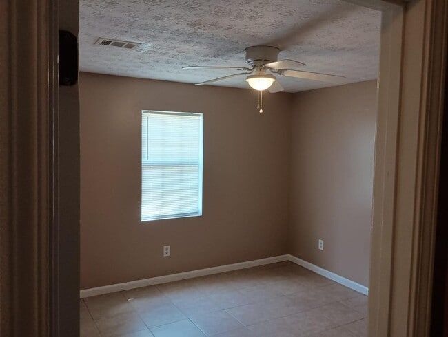 Building Photo - 405 Santa Fe Trail