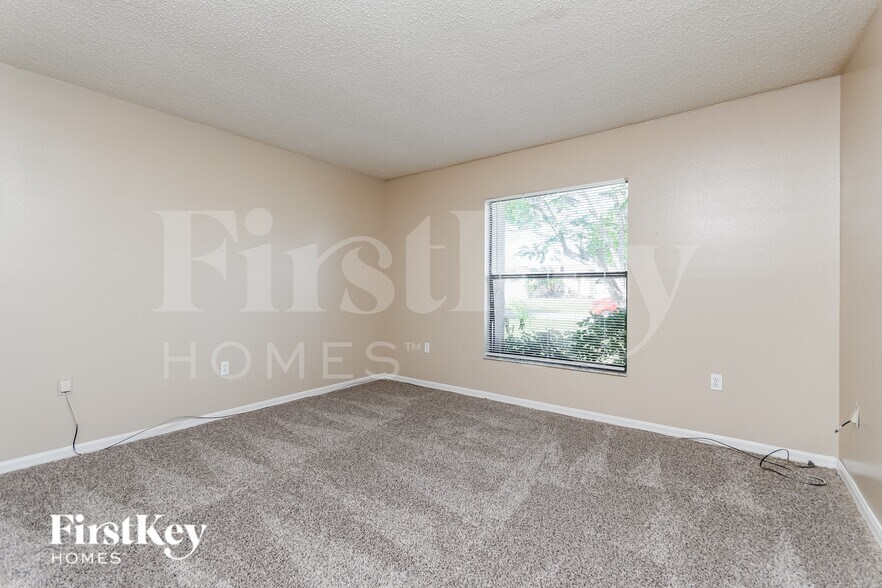 Building Photo - 708 Dromedary Dr