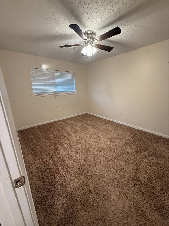 Building Photo - 216 Clower Ave