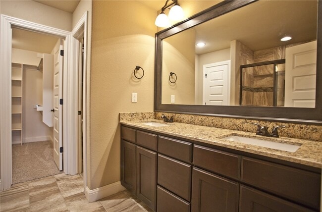 Building Photo - 3210 SW Stonepoint Ave