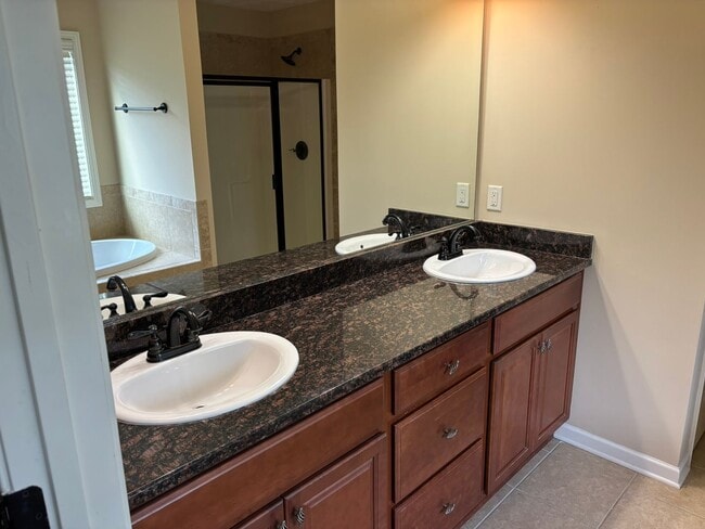 Building Photo - Gorgeous 4 Bedroom 2 1/2 Bath in Fortson Ga .