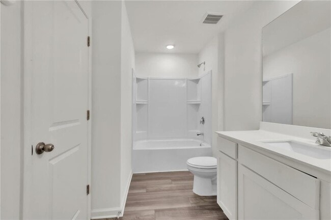 Building Photo - 1517 Vernon Blvd