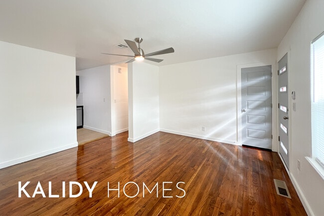 Building Photo - 909 SW 48th St