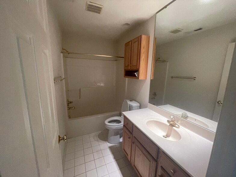 2nd bath - 4505 Colonial Place Dr