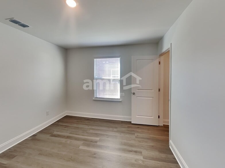 Building Photo - 205 Argea Dr