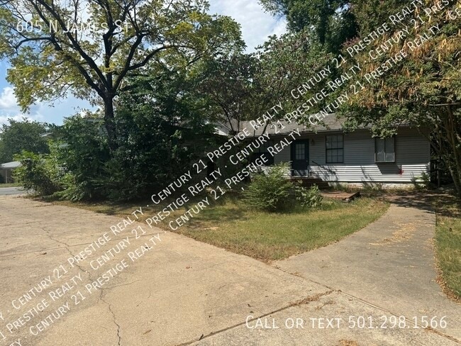Building Photo - 605 N James St