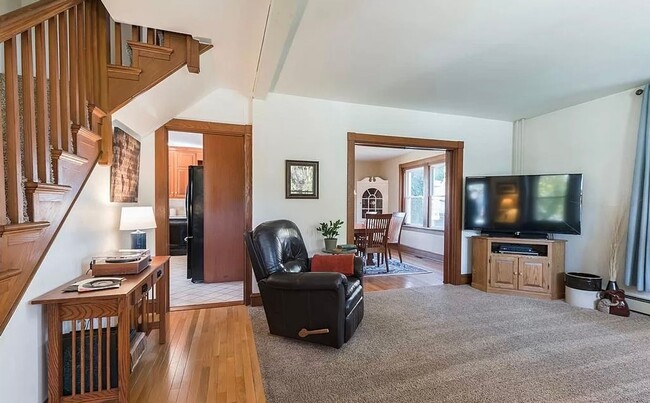 Building Photo - Spacious 4-Bedroom Home with Sunroom, Garage & Private Driveway!