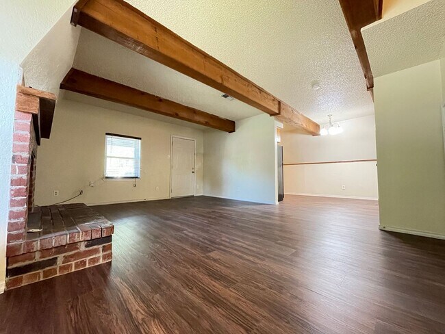 Building Photo - 1100 W Morphy St