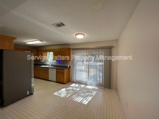 Building Photo - 4925 Hyatt Ln