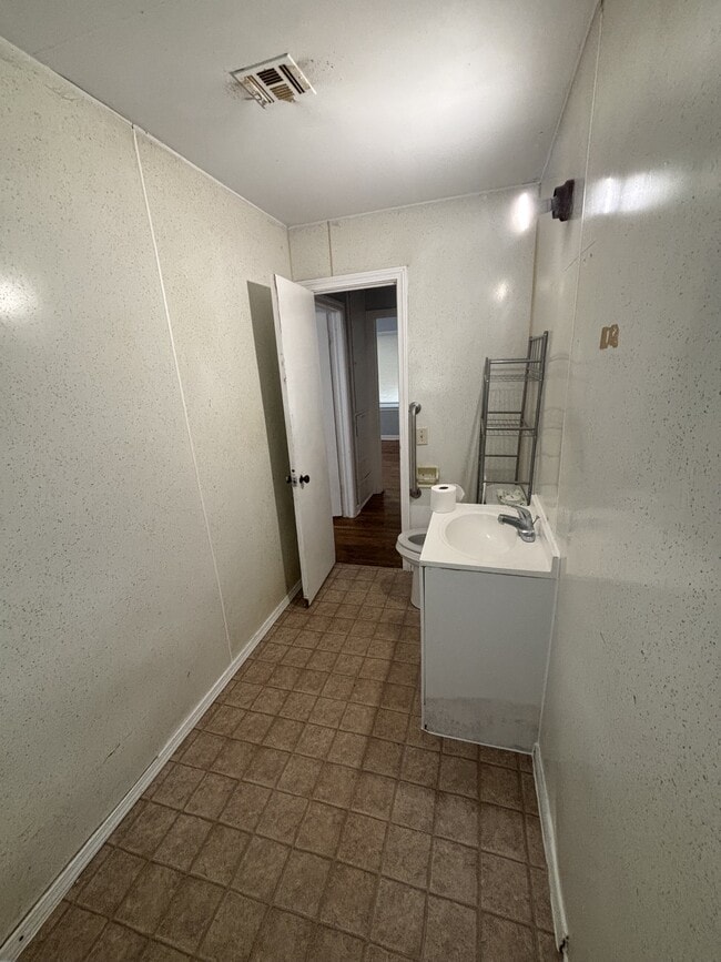 Building Photo - 2462 N Piatt Ave