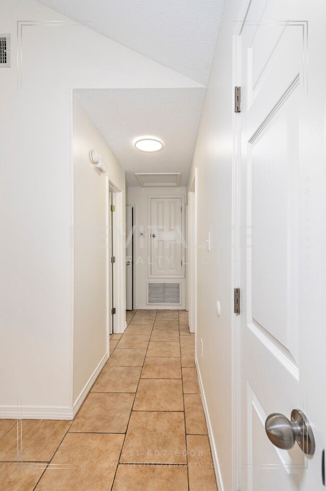 Building Photo - Charming 3-Bed 2-Bath Brick Home in West Mobile