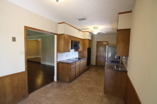 Building Photo - Coming Soon! 3-bedroom, 2-bathroom gem!