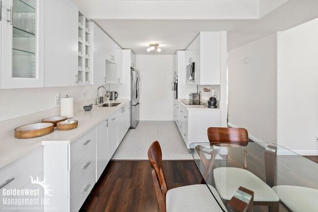 Building Photo - Bright and Modern 2Bdm 2Ba Townhome with Private Patio in Scripps Ranch!