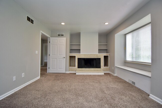 Building Photo - 9571 Beech Dr