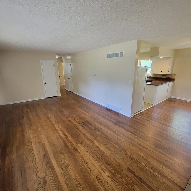 Building Photo - Mitchell