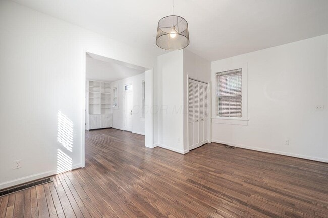Building Photo - 561 S 5th St