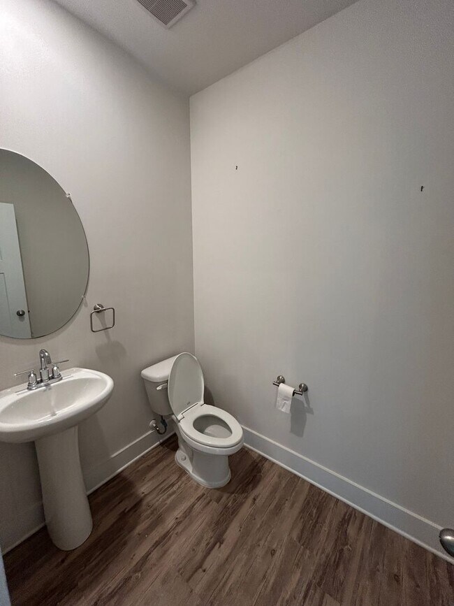 Building Photo - 114 Pewter Cir