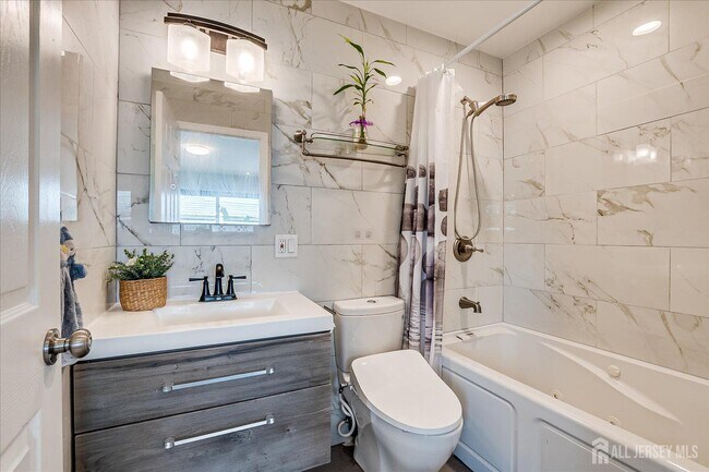 Building Photo - 9 Regent Ct