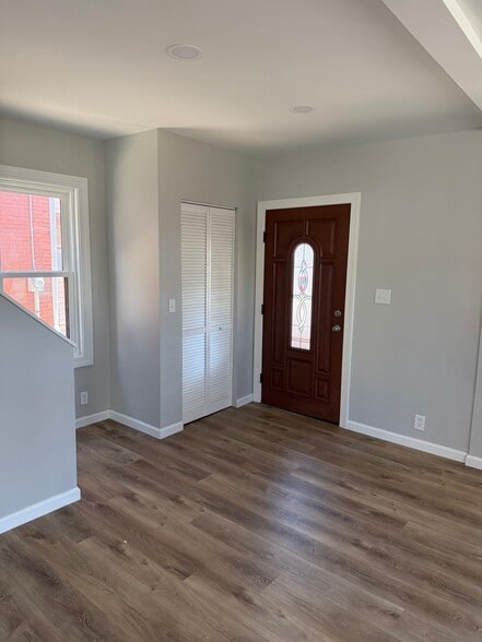 Building Photo - 301 Holland St