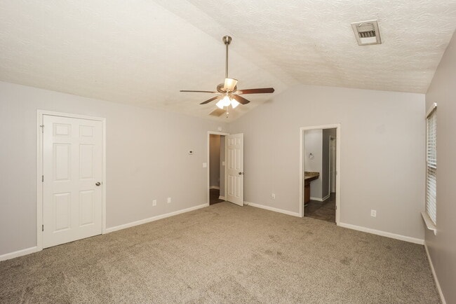 Building Photo - 9497 Lakeview Rd