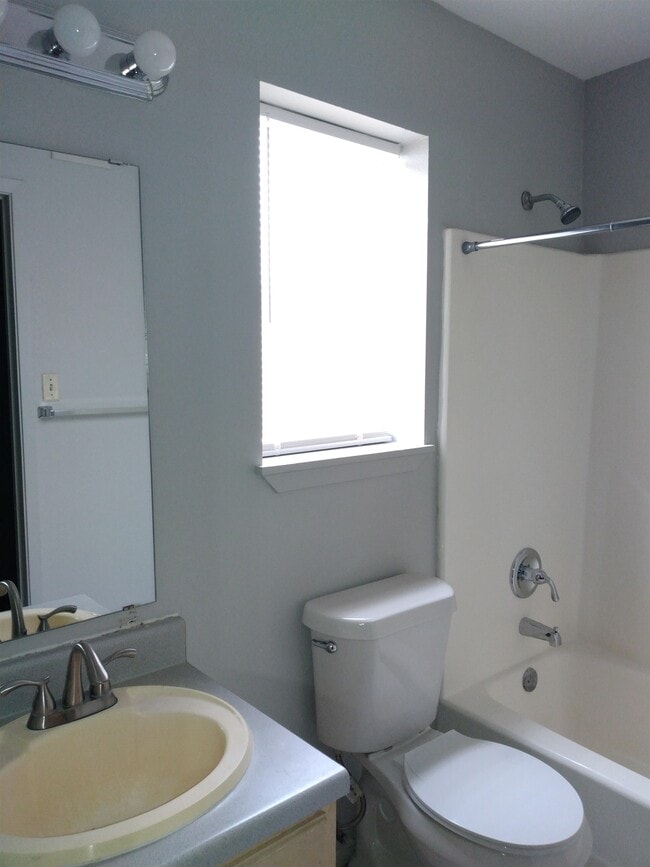 Building Photo - 105 Rockwell Way