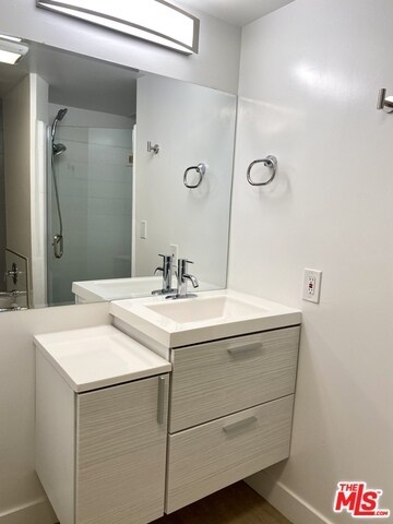 Building Photo - 435 N Oakhurst Dr