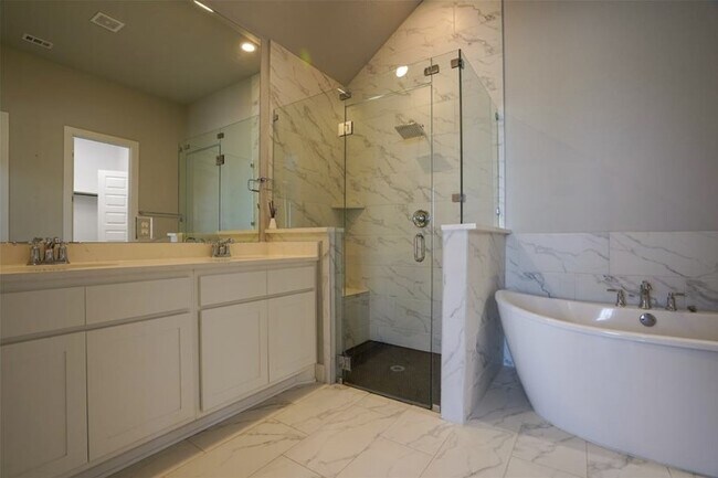 Building Photo - 717 Pinnacle View Dr