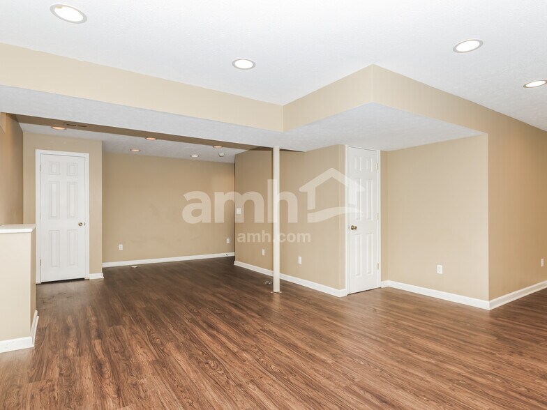 Building Photo - 5192 Summerset Dr