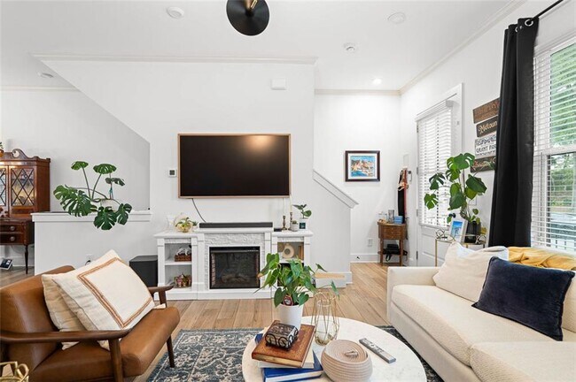 Building Photo - 1328 Breezy St SE