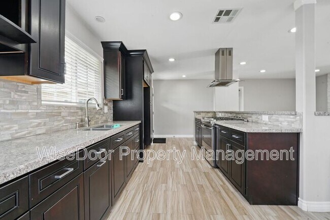 Building Photo - 387 E Nubia St