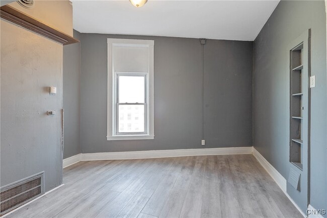 Building Photo - 319-25 N Salina St