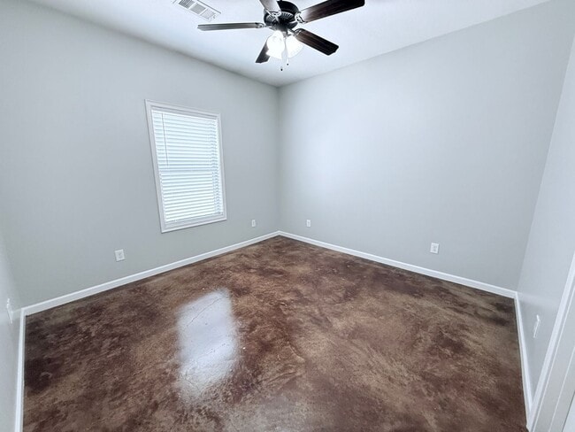 Building Photo - 101 Private Rd 4017